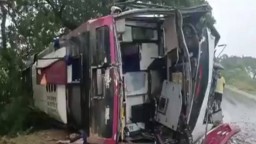 Andhra Pradesh: 1 dead, 20 Injured in bus accident near Narasaraopeta